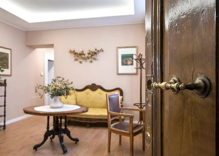 "elegant 4br In Historic Palazzo Vatican Steps" *