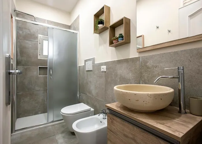 "elegant 4br In Historic Palazzo Vatican Steps"