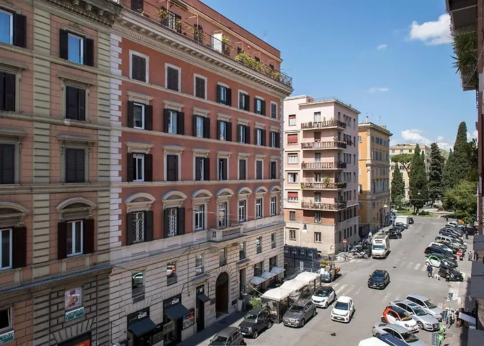 "elegant 4br In Historic Palazzo Vatican Steps"