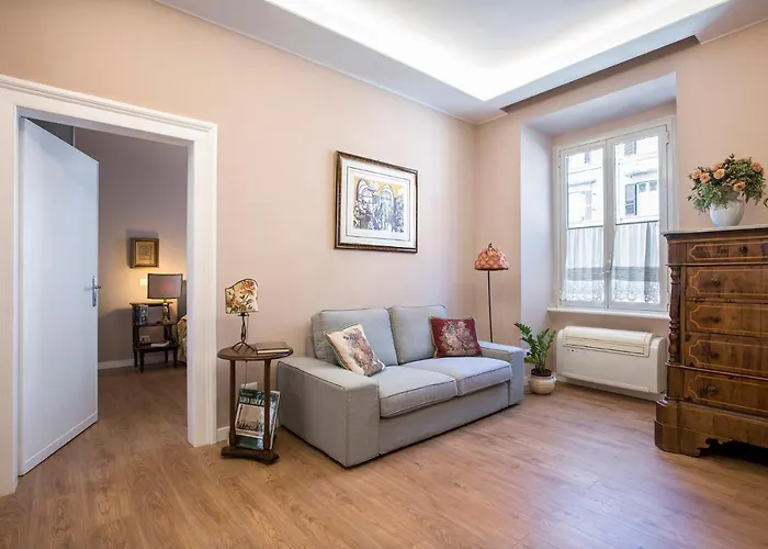 "elegant 4br In Historic Palazzo Vatican Steps" *