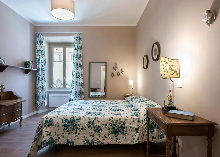 Apartament "elegant 4br In Historic Palazzo Vatican Steps"
