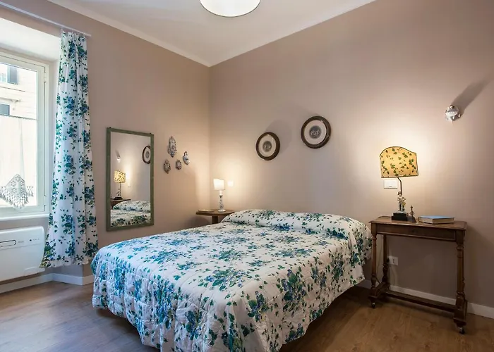 "elegant 4br In Historic Palazzo Vatican Steps"