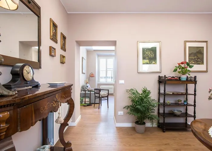 "elegant 4br In Historic Palazzo Vatican Steps" *