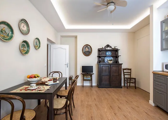 "elegant 4br In Historic Palazzo Vatican Steps" * Rzym