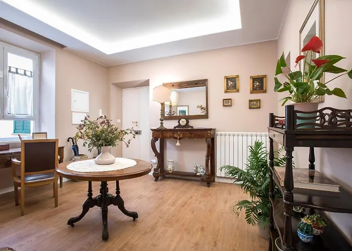 "elegant 4br In Historic Palazzo Vatican Steps" Apartament Rzym